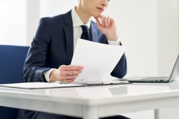 フィードバック内容を確認する様子