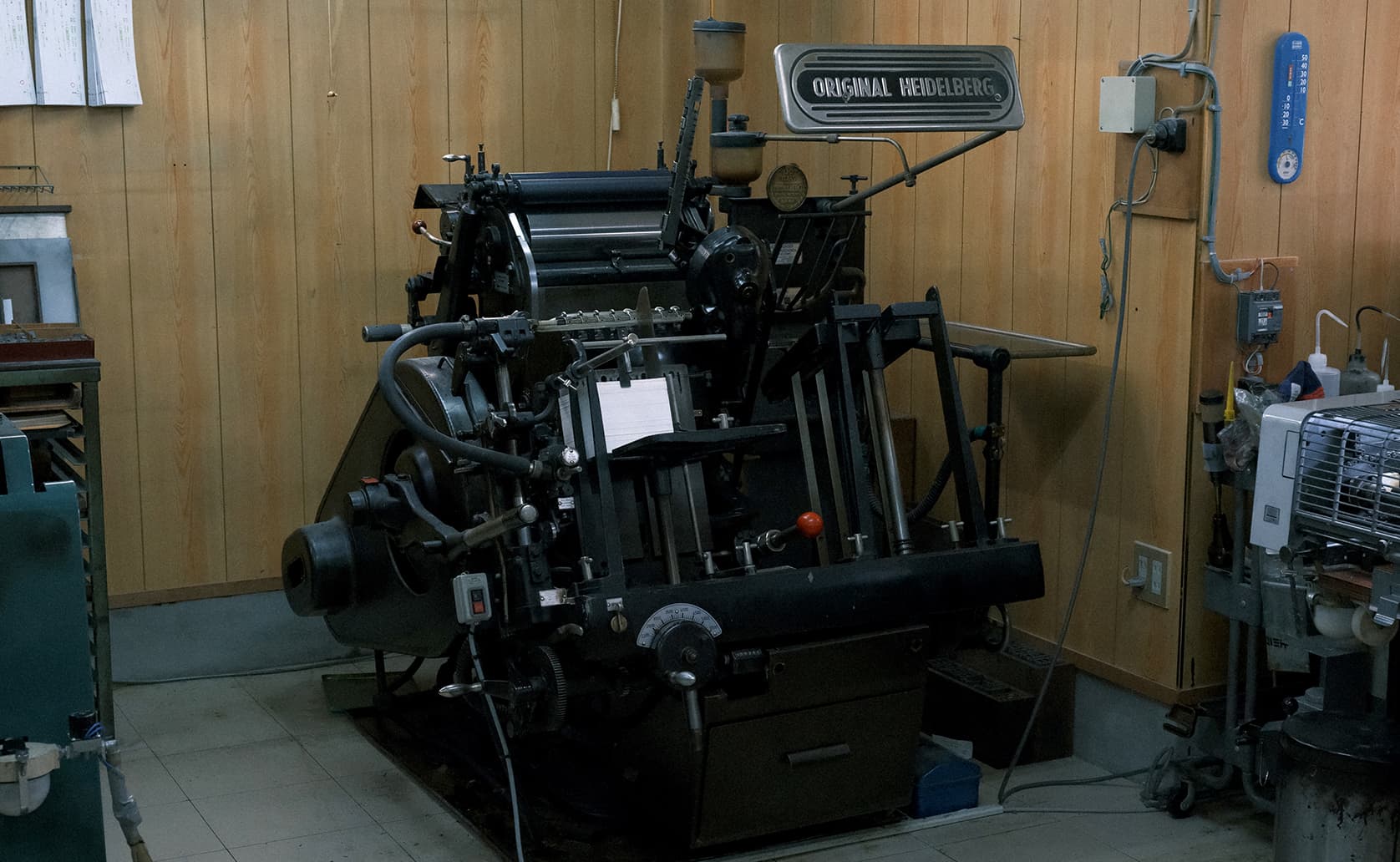 ドイツハイデルベルグ社製のプラテンの写真